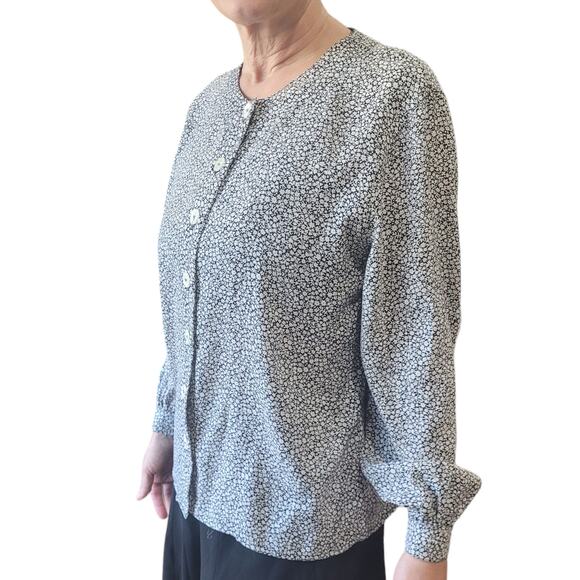 Liz Claiborne Silky Black White Floral Blouse Size 10 Collarless Button Down - Picture 3 of 8